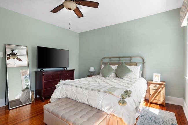 Building Photo - 56 Gadsden St