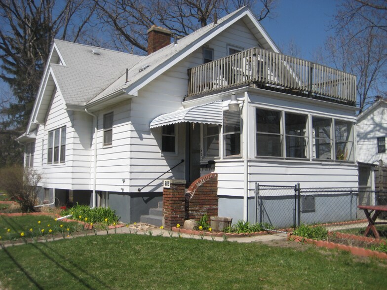 Building Photo - 529 Knowles St