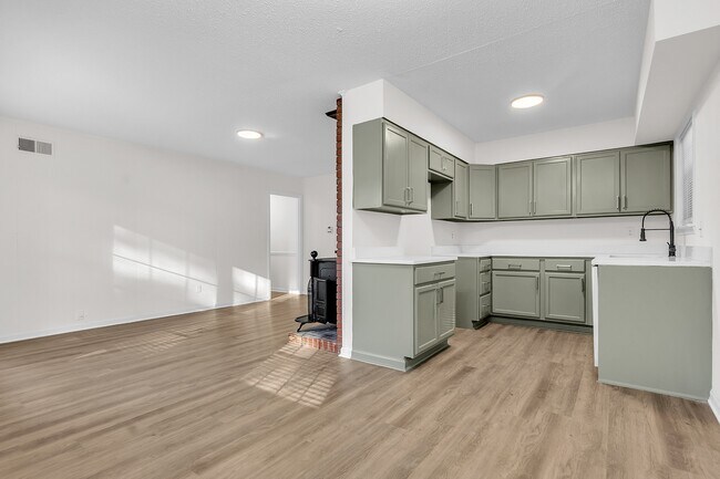 Building Photo - 8493 Cedarbrush Dr