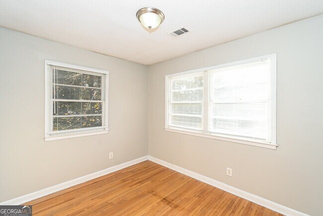 Building Photo - 3990 Rutgers Dr SW