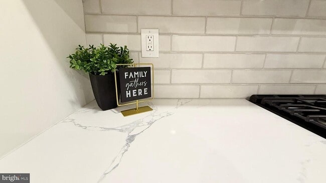 Building Photo - 115 Gloucester Ave