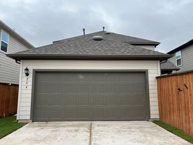 Building Photo - 204 Doodle Ln