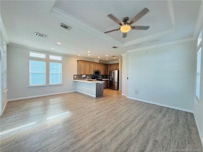 Building Photo - 252 NE Ebbtide Way