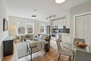 Building Photo - 659 W Wrightwood Ave