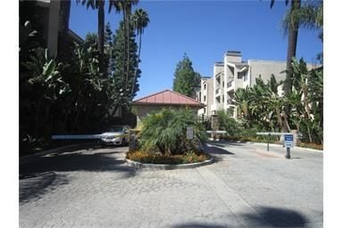 Building Photo - 5545 Canoga Ave
