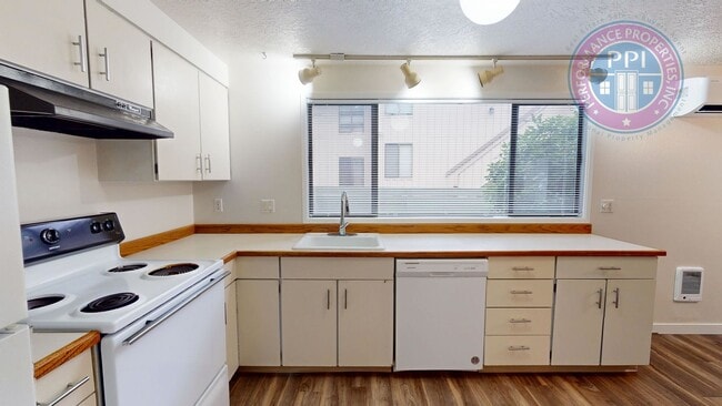 Building Photo - hol7107