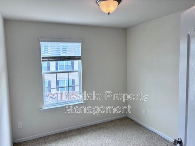 Building Photo - 6025 Kentworth Dr