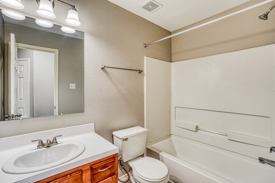 Building Photo - 7318 Cypress Pr Dr