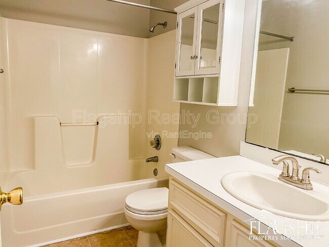Building Photo - 3638 Highland Dr