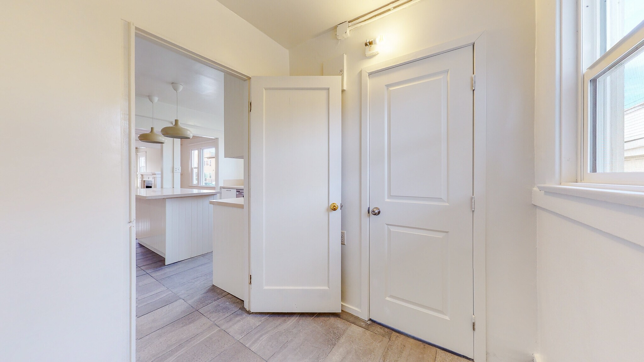 Building Photo - 1436 S Norton Ave