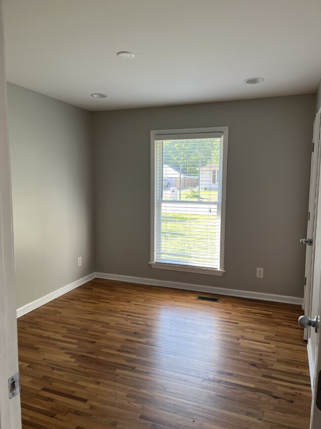 Building Photo - 232 New Sawyer Brown Rd