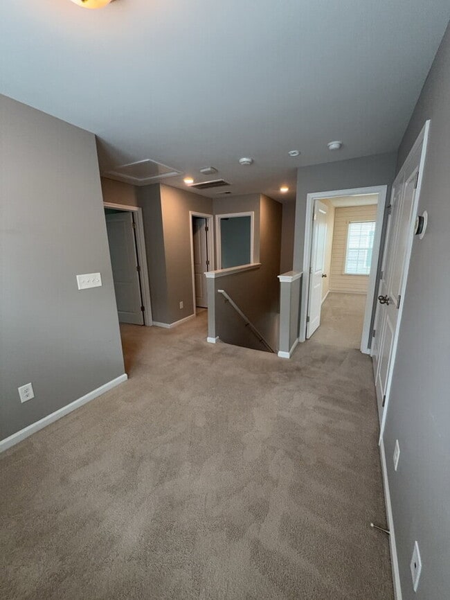 Building Photo - 838 Redbud Ln