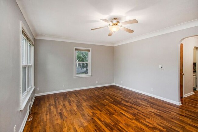 Building Photo - 4 Bedroom 1 Bathroom Home - Ask about our ...