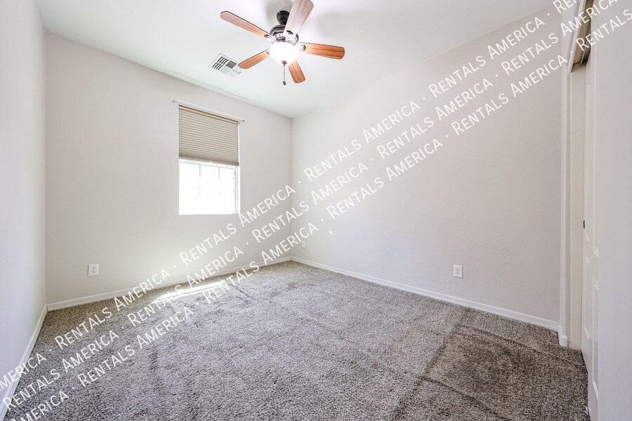 Building Photo - 886 S Brewer Dr