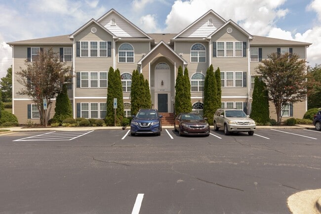 Primary Photo - Cozy Greensboro 2 Bedroom 2 Bathroom Condo