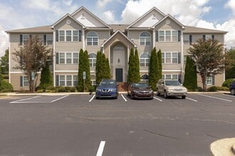 Building Photo - Cozy Greensboro 2 Bedroom 2 Bathroom Condo