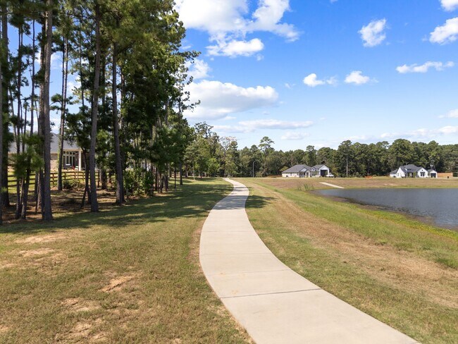 Building Photo - 522 Black Bronco Rd