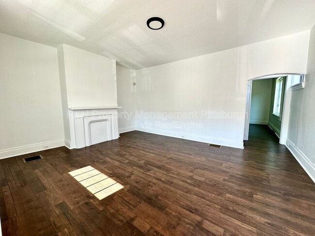 Building Photo - 1379 Paulson Ave