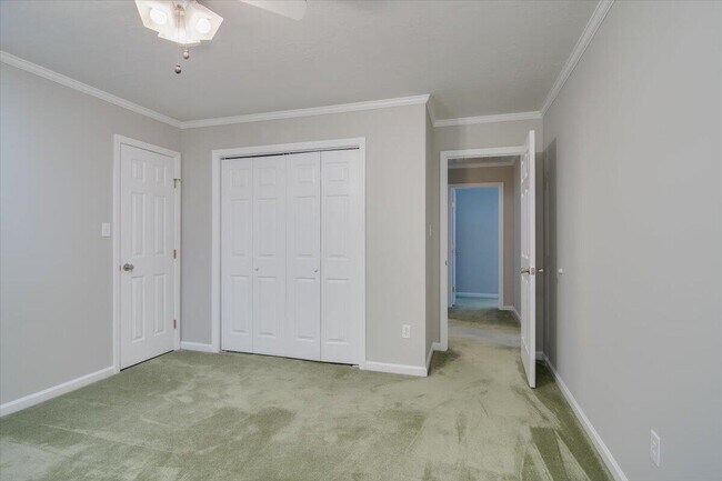 Building Photo - 702 Lakeside Landing Ct