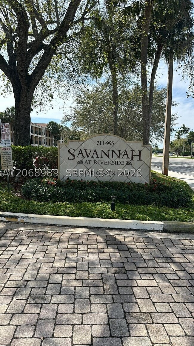 Building Photo - 777 Riverside Dr