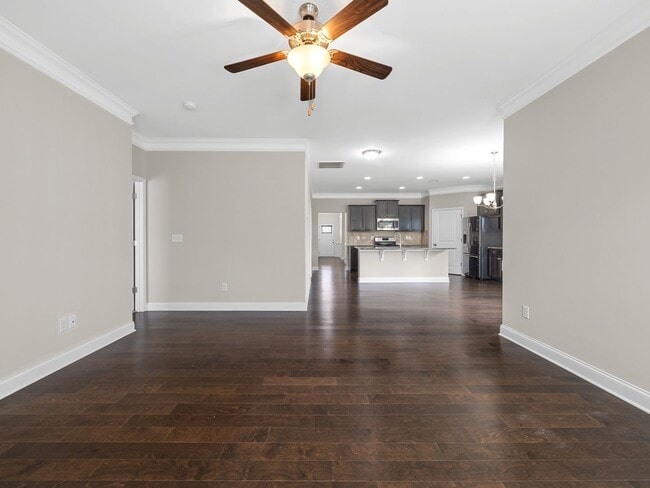 Building Photo - Beautiful 4 BR, 2 BA Home, 2 Car Garage wi...