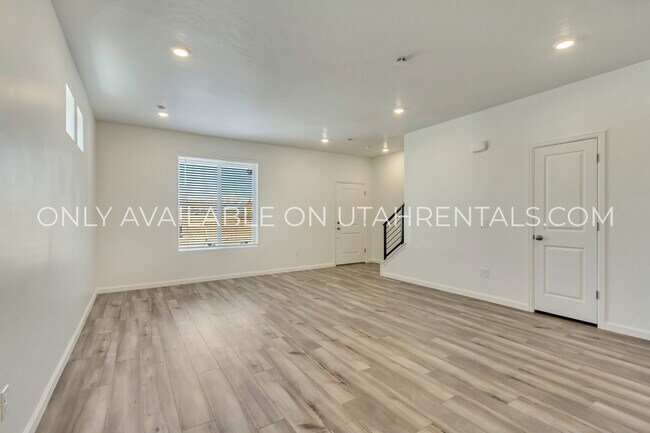 Building Photo - 238 N Colonnade Rd