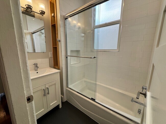 Building Photo - 523 Natoma-523B