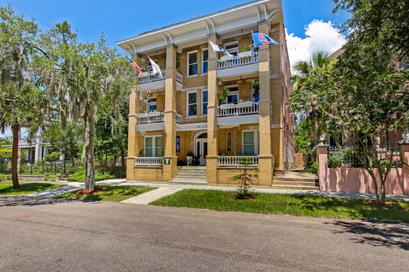 Primary Photo - 115 W 2nd St