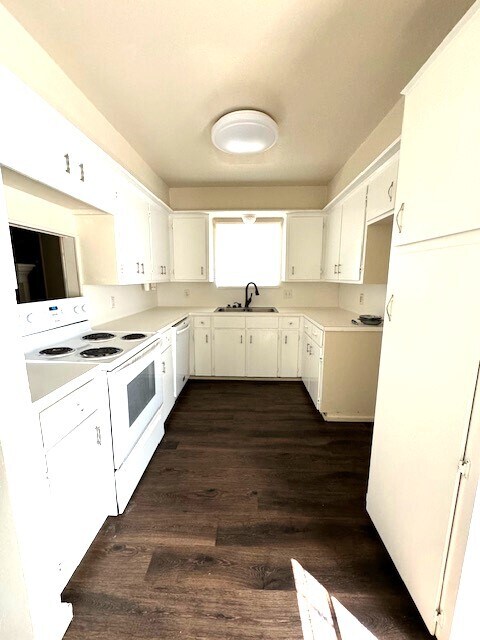 Building Photo - 215 Santa Monica St