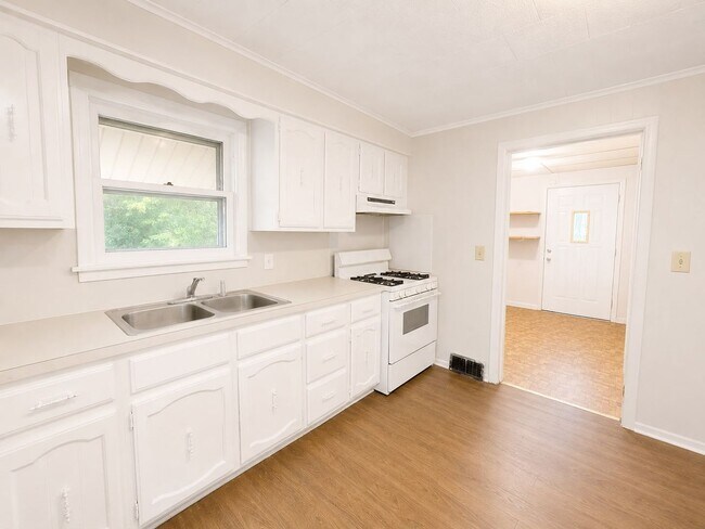 Building Photo - 1727 Marne Ave