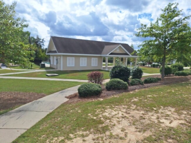 Building Photo - Wonderful Four Bedroom Home Located in Nor...