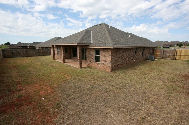 Building Photo - 1502 Scenic Ridge