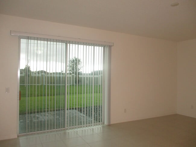 Building Photo - 3BD/2.5BA Town Home in Sawgrass Landing In...