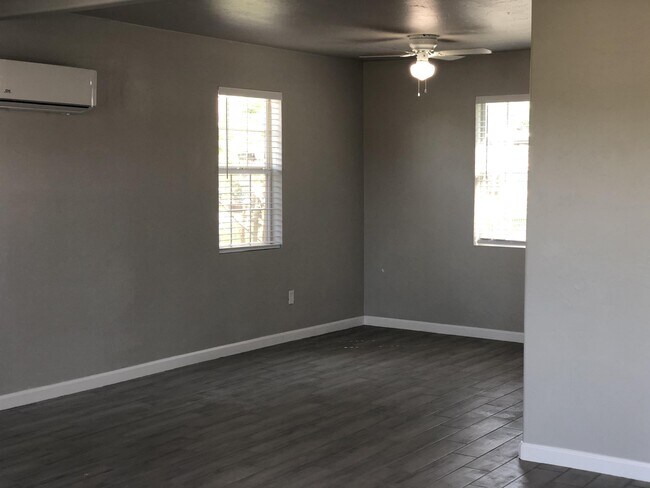 Building Photo - 3208 SW 44th St