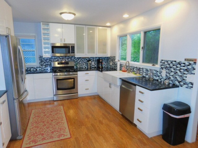 Building Photo - 819 Kenwood Pkwy