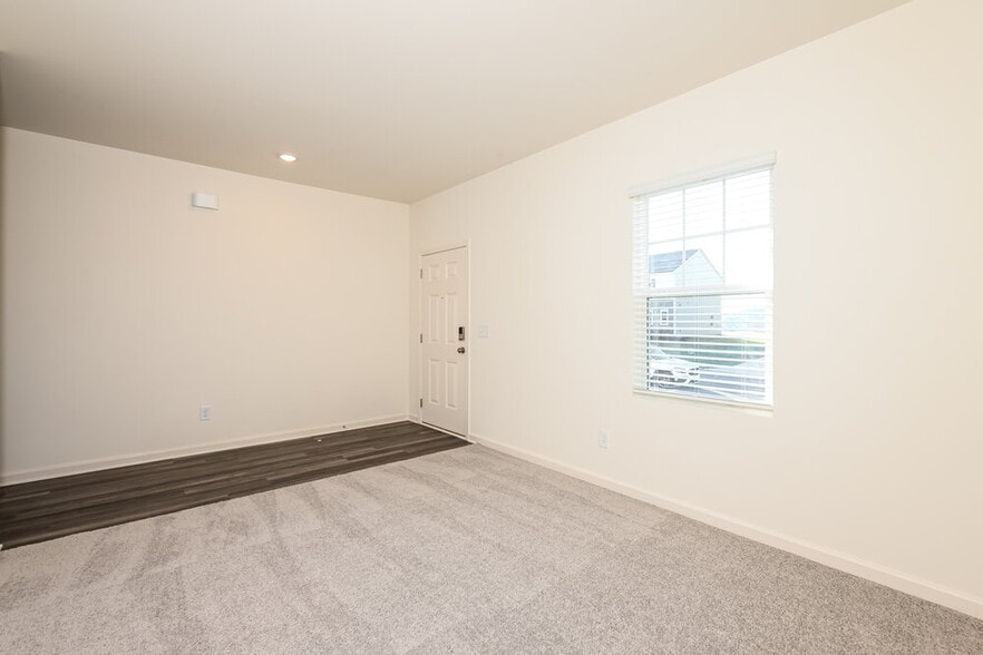 Building Photo - 193 Long Dr