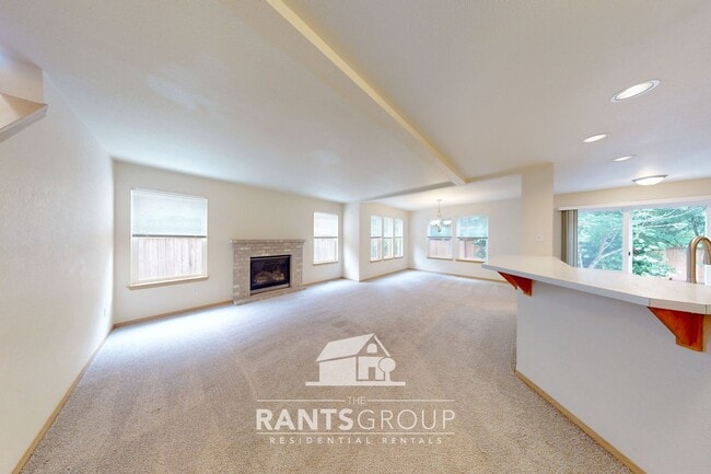 Building Photo - Great Location!  Quiet Neighborhood!