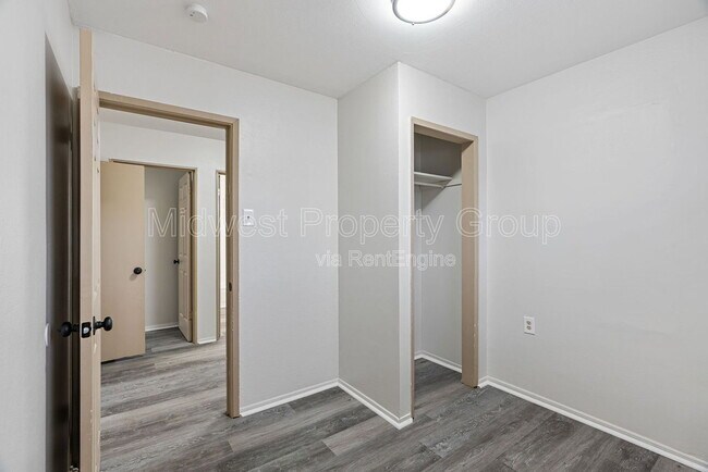 Building Photo - 1414 E Pitman Ave