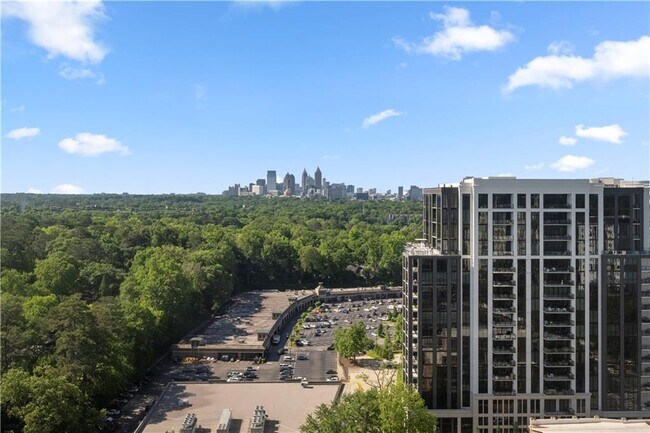 Building Photo - 2479 Peachtree Rd NE