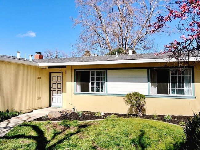 Building Photo - 2152 Athene Dr