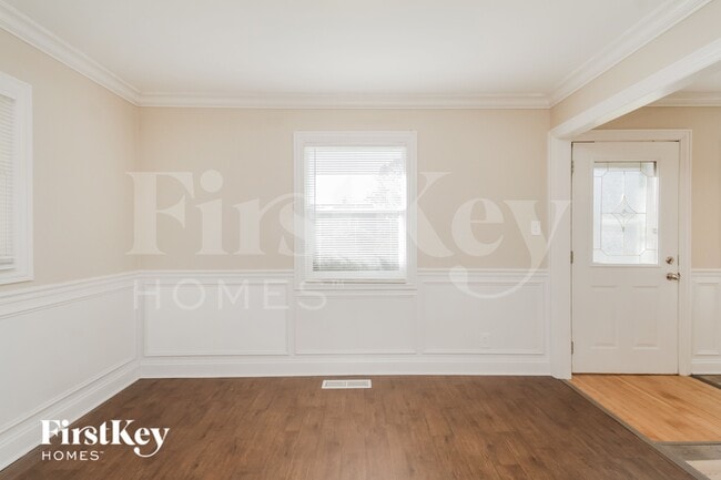 Building Photo - 10 Fir St