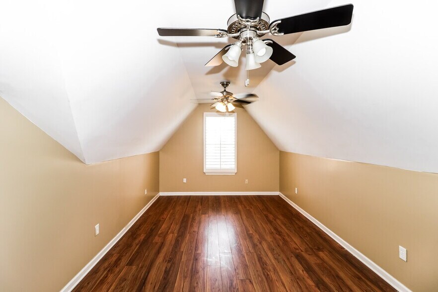 Building Photo - 8705 Eagle View Dr