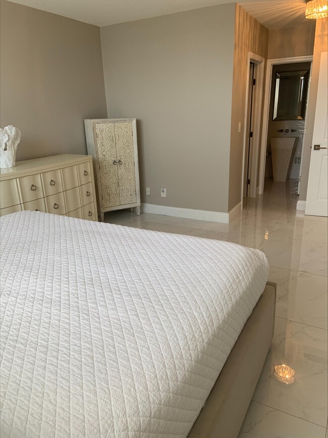 Building Photo - 2840 S Ocean Blvd