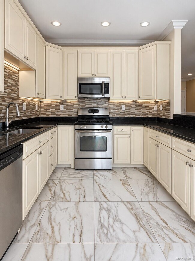 Building Photo - 1115 Balsam Dr