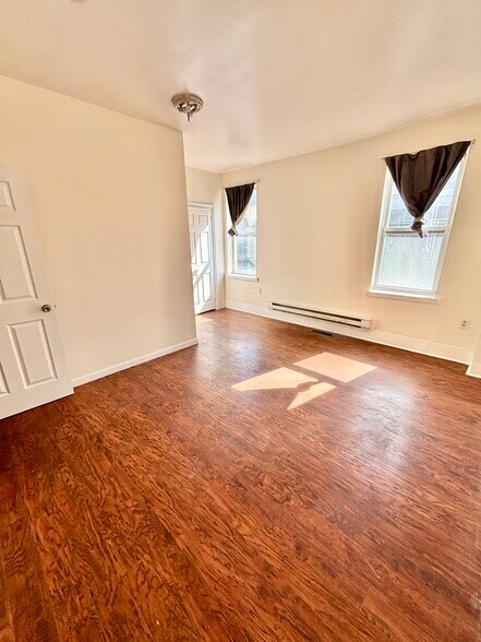 Building Photo - 1025 Mount Vernon St