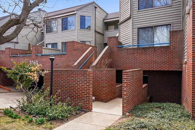 Building Photo - Sunny 2-Bed, 2-Bath Condo in Boulder’s Kin...