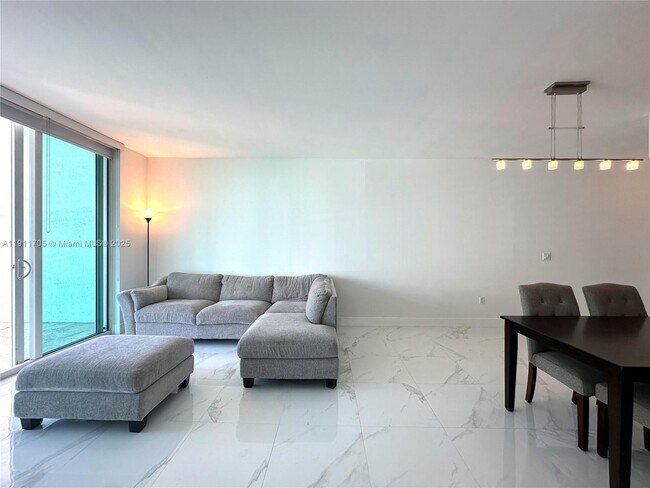 Building Photo - 951 Brickell Ave