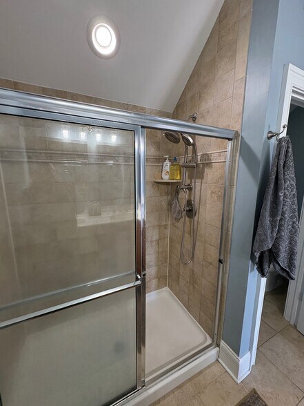 Master Bathroom Floor 3 - 18879 Bethpage Dr