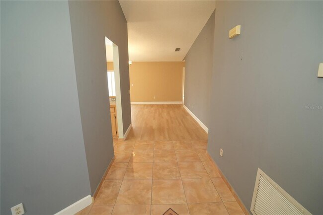 Building Photo - 205 Indian Point Cir