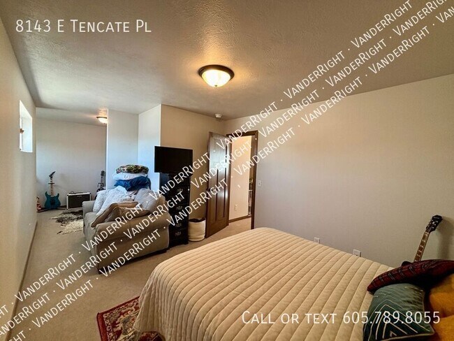 Building Photo - 8143 E Tencate Pl